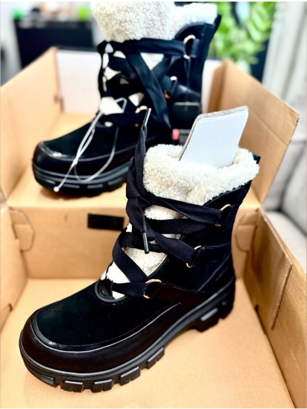 Sorel Black Winter Lace-Up Boots with Cream Shearling